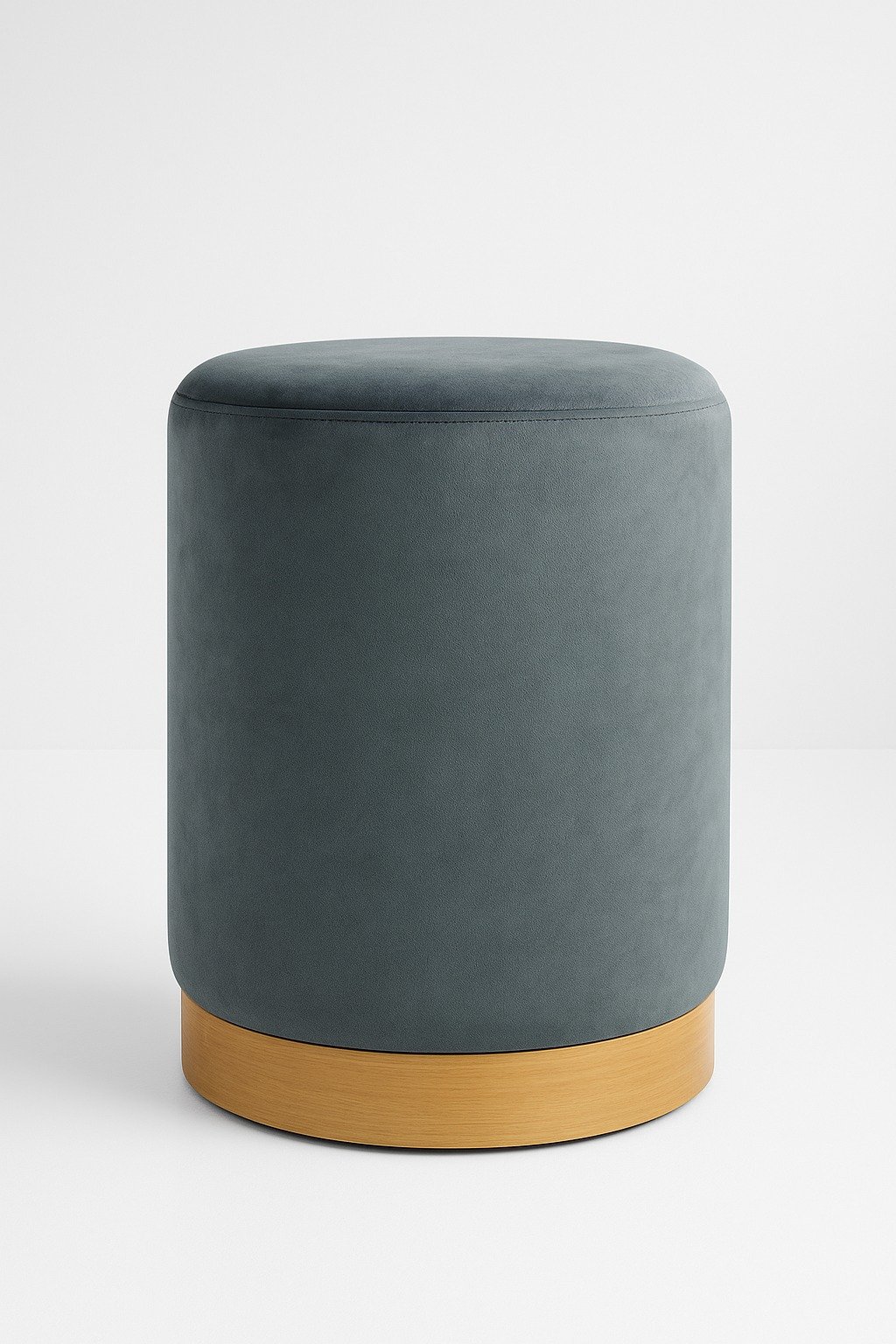 Pouf rond en tissu bleu gris avec base en bois clair naturel.