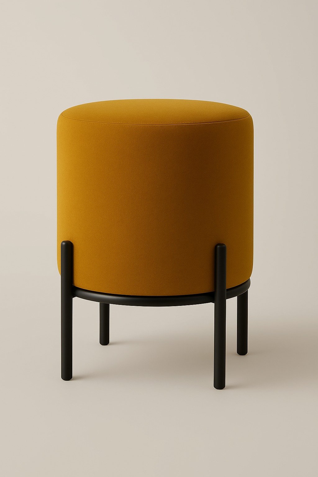 Pouf rond en tissu ocre avec structure métallique noire contemporaine.